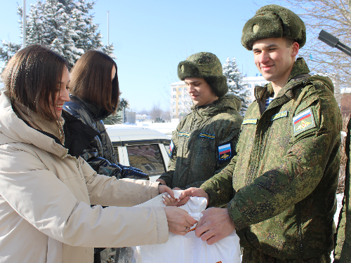Коллектив театра передал участникам специальной военной операции продовольственные наборы