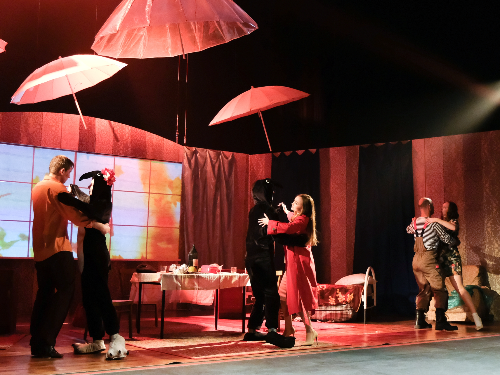 Уважаемые зрители! Обратите внимание!