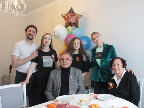 Поздравили с Днём Победы единственного ветерана войны театра Тамару Винникову