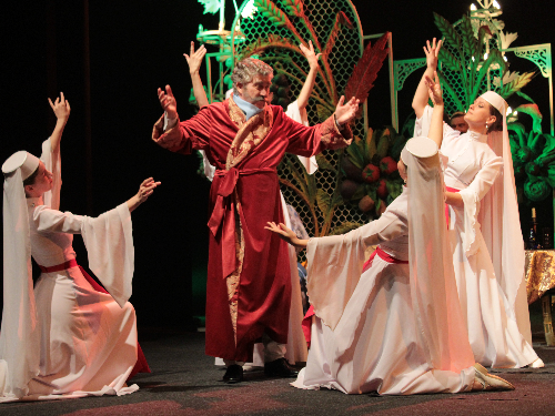 Открываем череду межсезонных спектаклей!