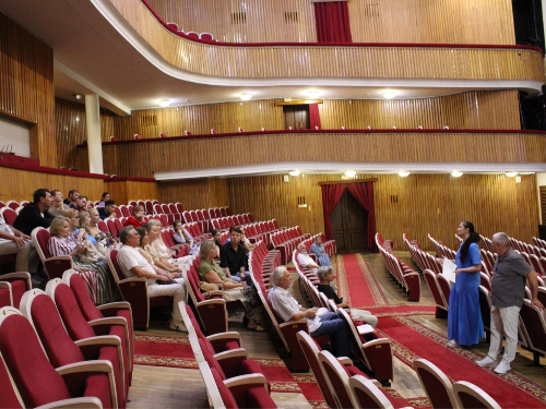 Коллектив театра вернулся к работе